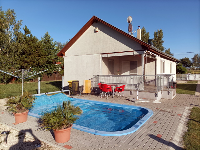 BF 155   Schönes Ferienhaus mit Pool,Wlan, Waschmaschine für 5 Personen